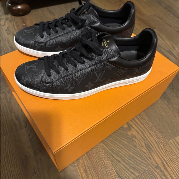 LUXEMBOURG SNEAKER Louis Vuitton sz 8.5 - Picture 1 of 2